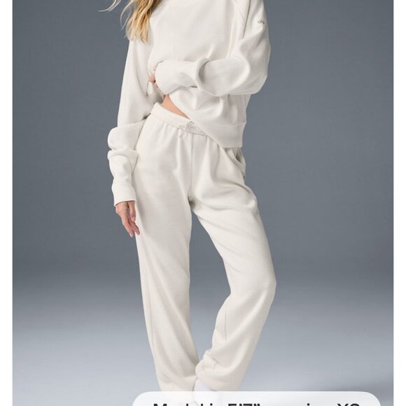 Alo Waffle Weekend Escape Jogger Size Medium - Picture 2 of 4